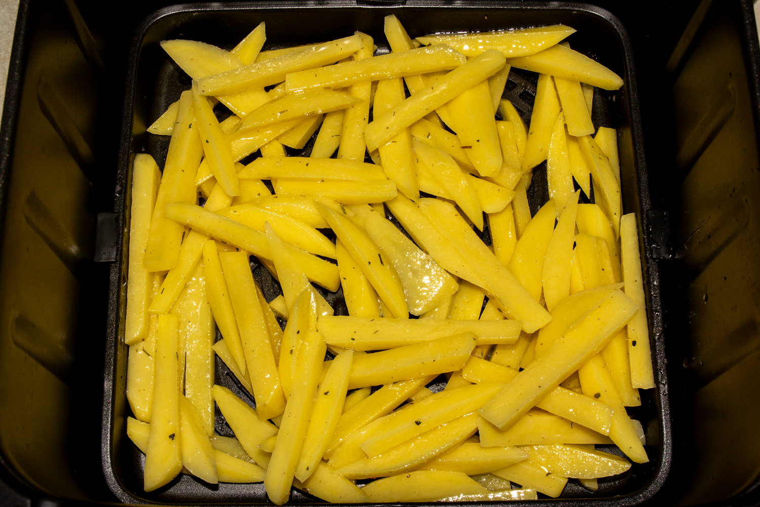 картошку выложите на решетку аэрогриля по рецепту Картофель фри в аэрогриле картошка на решетке аэрогриля по рецепту Картофель фри в аэрогриле