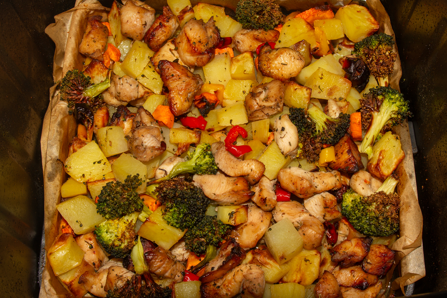 мясо приготовленное по рецепту Куриное филе с овощами готовое блюдо по рецепту Куриное филе с овощами