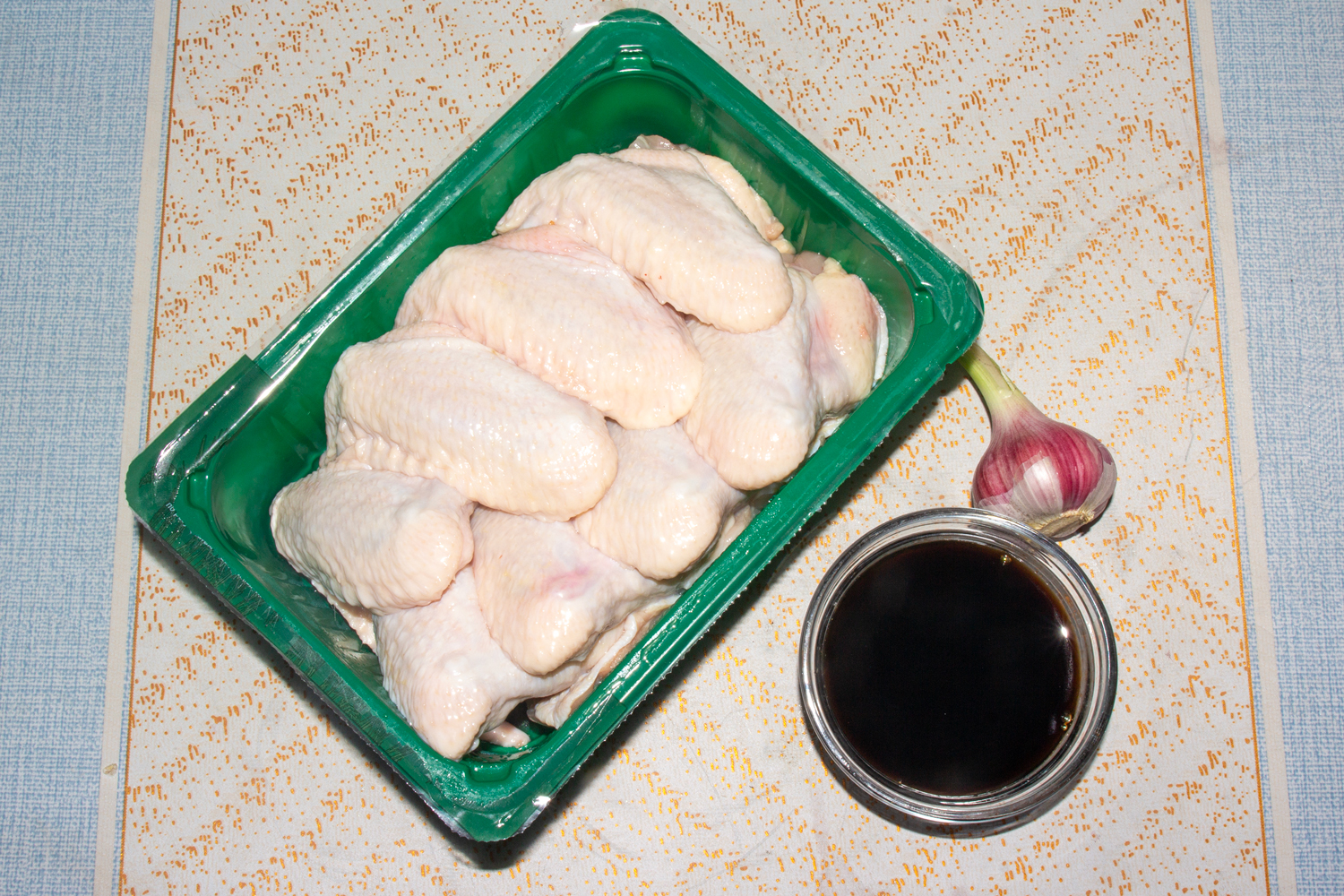 продукты для рецепта Куриные крылышки в соевом соусе на мангале 