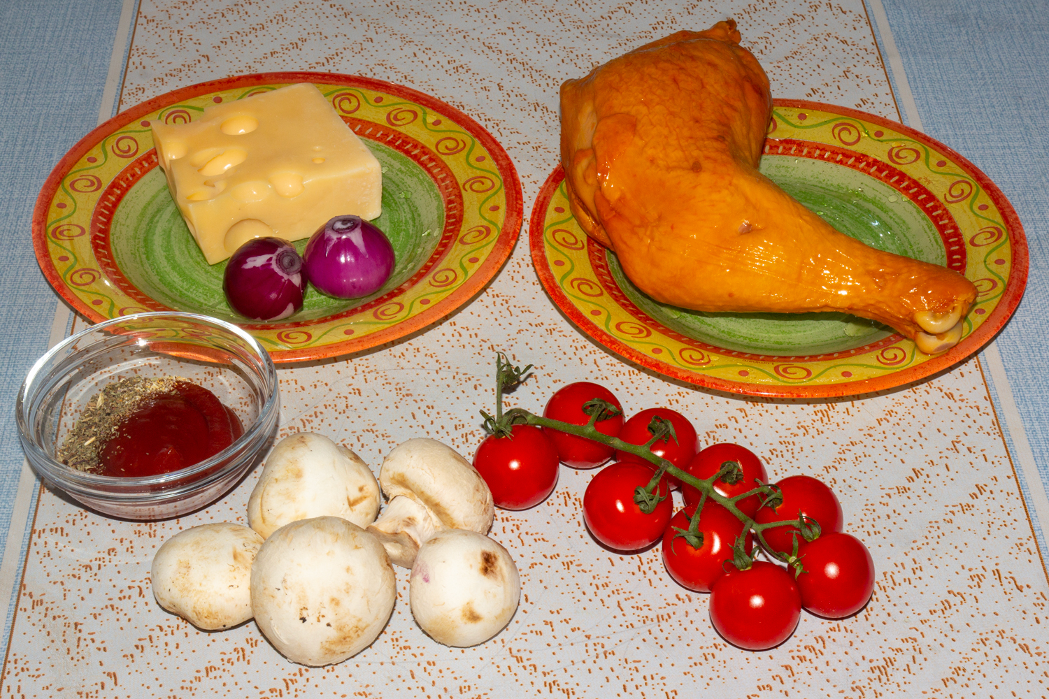 ингредиенты для рецепта Пицца с копченой курицей, грибами и луком продукты для рецепта Пицца с копченой курицей, грибами и луком