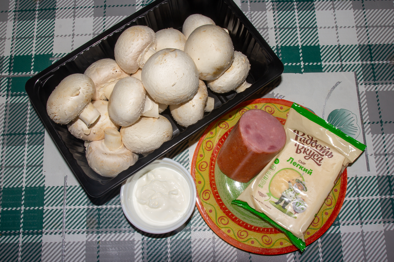 ингредиенты для рецепта Грибы, фаршированные ветчиной с сыром продукты для рецепта Грибы, фаршированные ветчиной с сыром