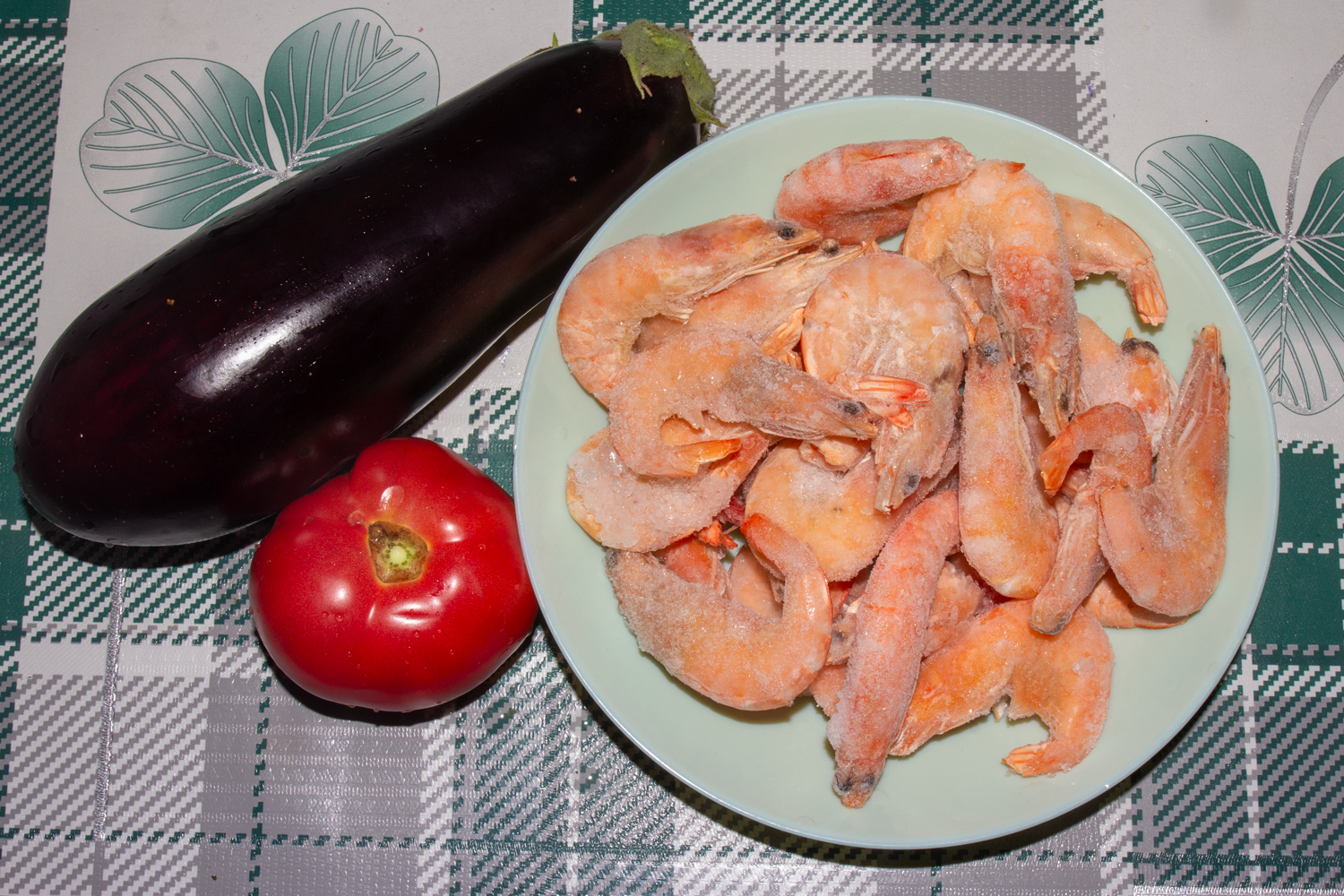 продукты для рецепта Салат с креветками и баклажанами