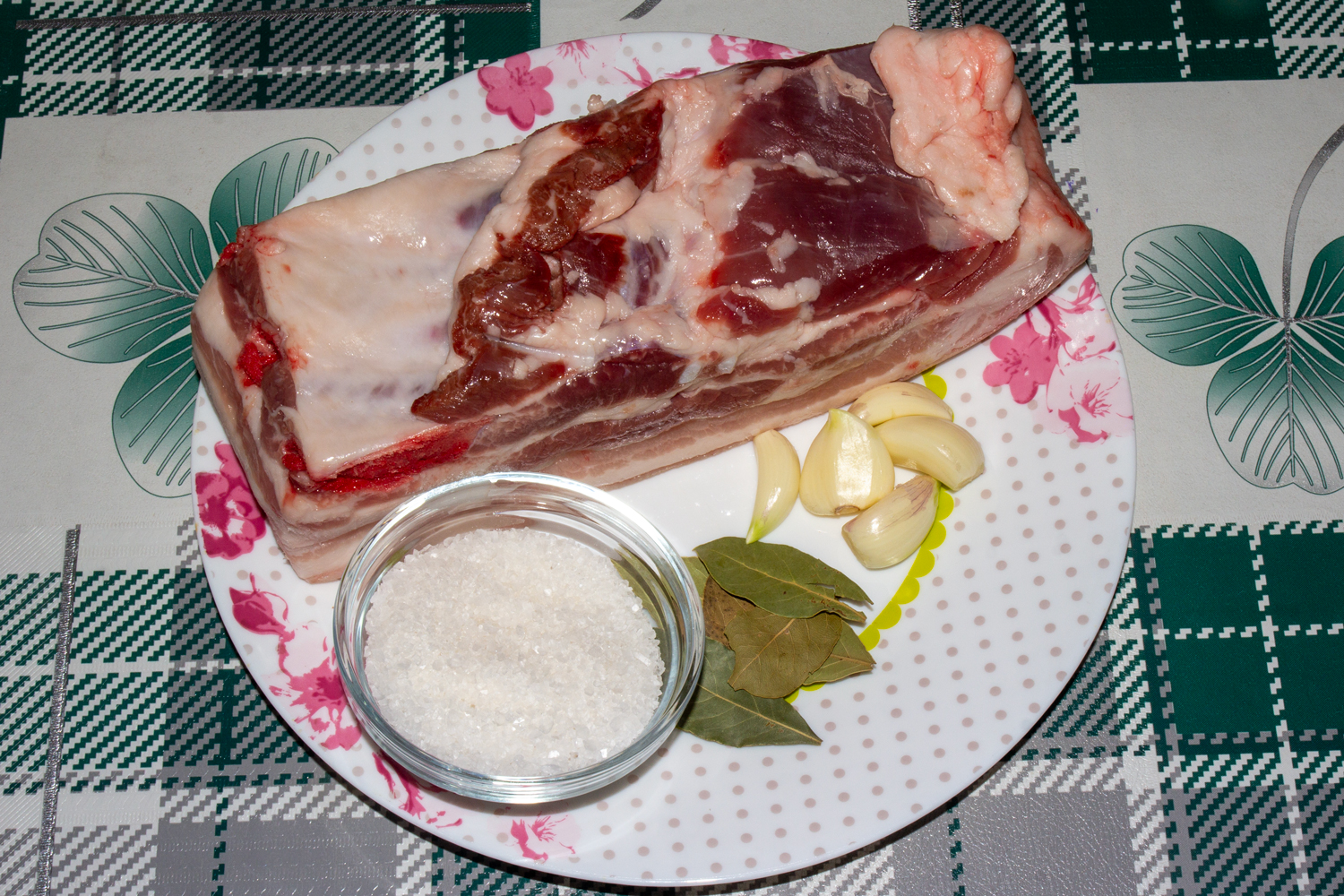 ингредиенты для рецепта Классический сухой посол сала продукты для рецепта Классический сухой посол сала