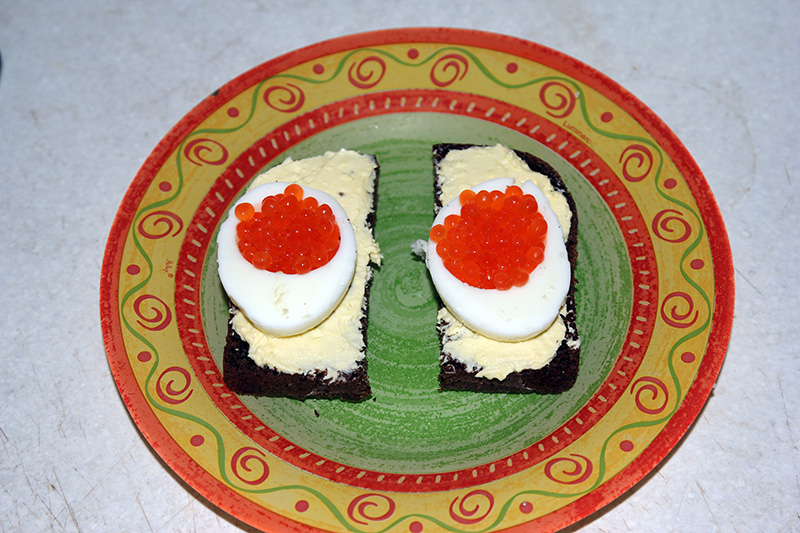 Бутерброд с икрой