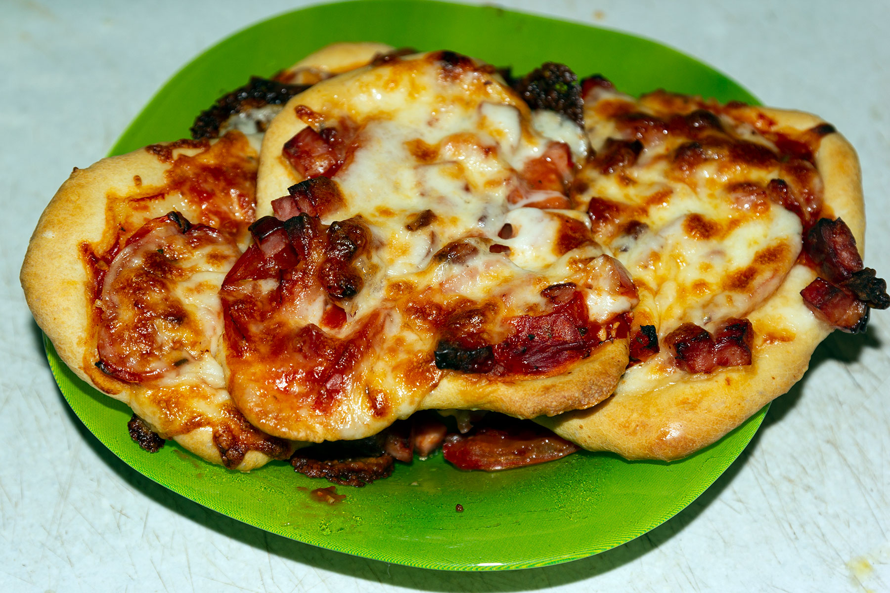 Мини-пицца с ветчиной