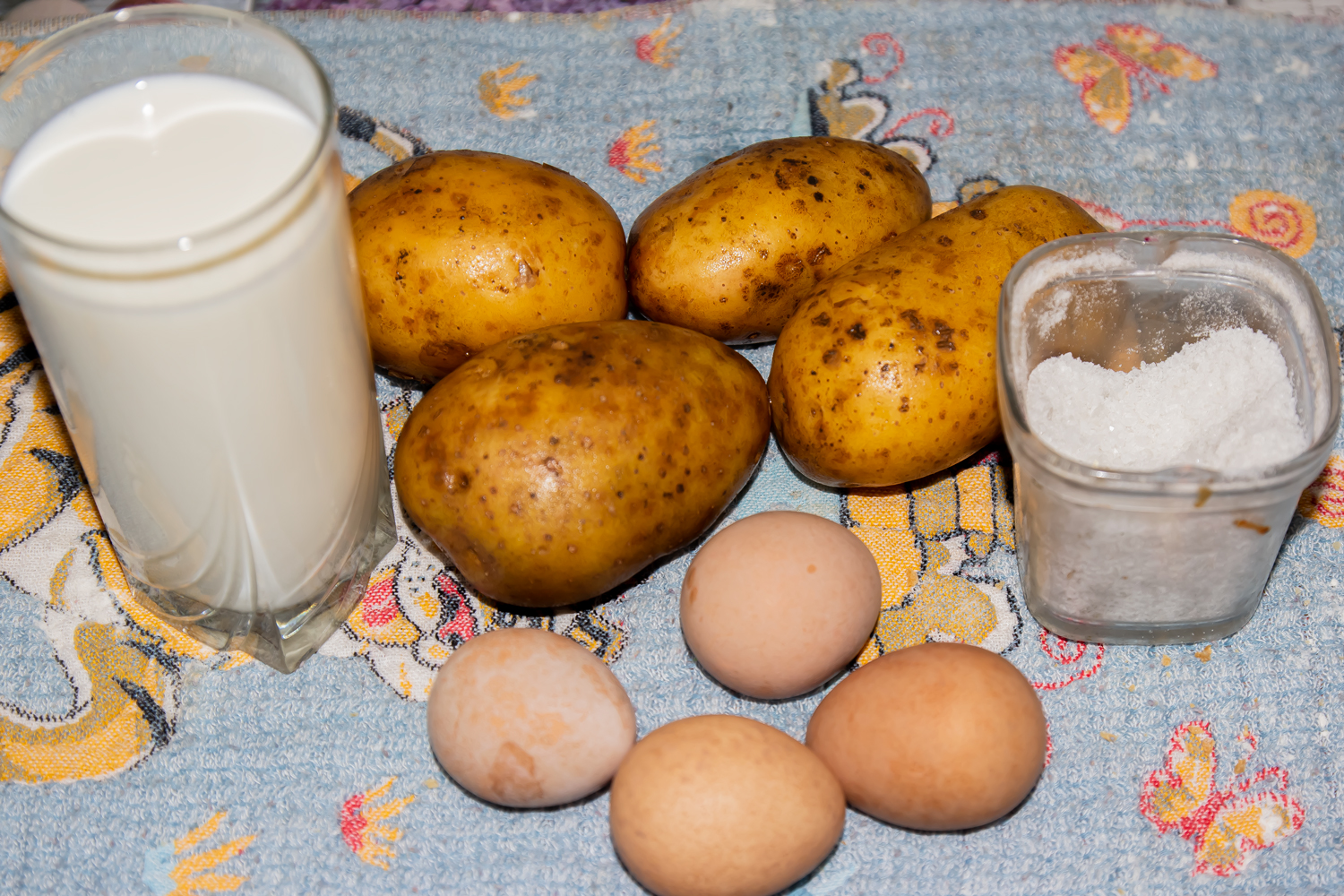 продукты для рецепта Яичница по-деревенски