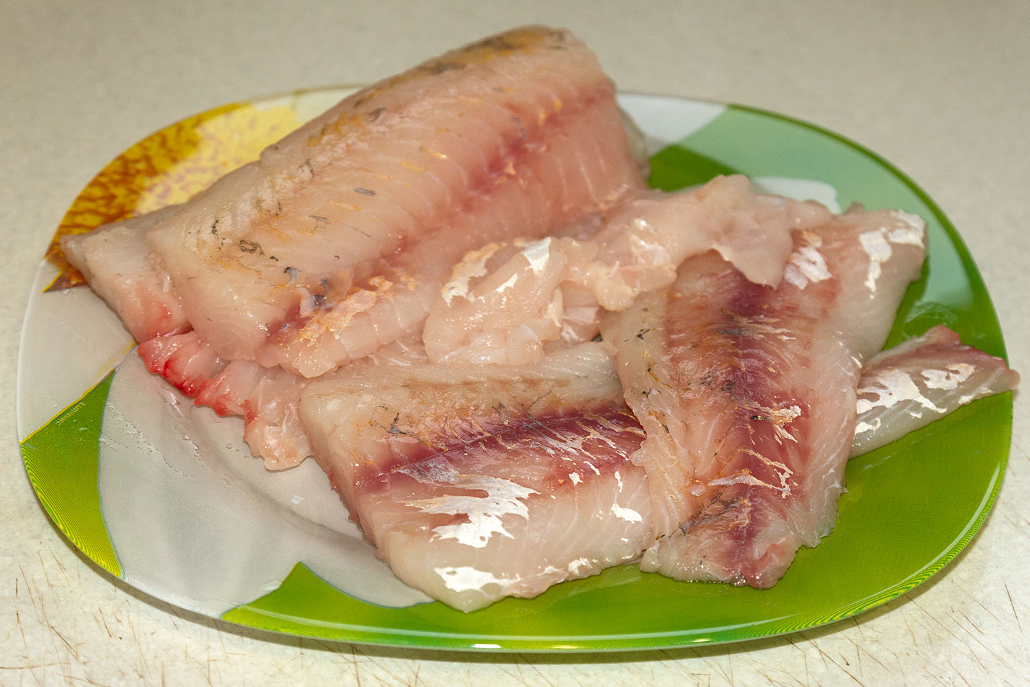 Разделываем и отвобождаем от костей рыбу для филе судака по-венгерски Разделываем и отвобождаем от костей рыбу