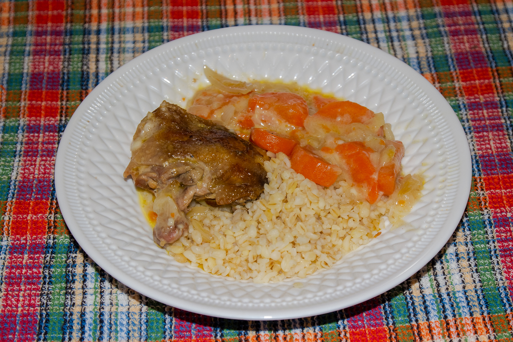 Белая куропатка, тушенная в сметане