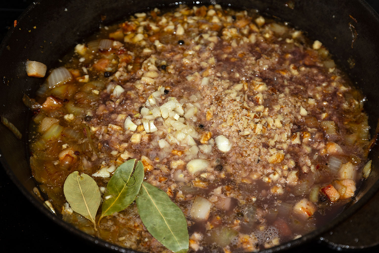 Делаем соус для рецепта Кролик по-средиземноморски