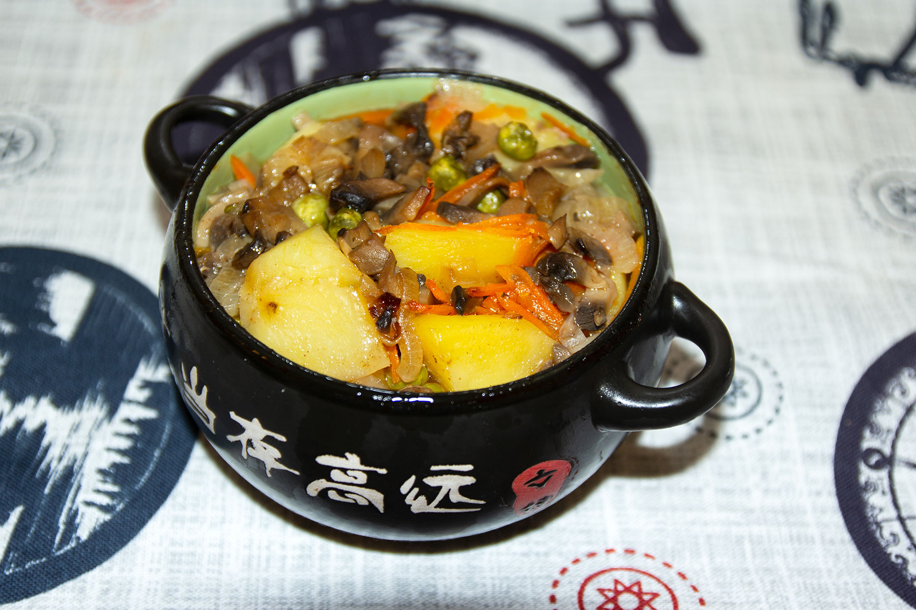 Жаркое в горшочке по-уральски