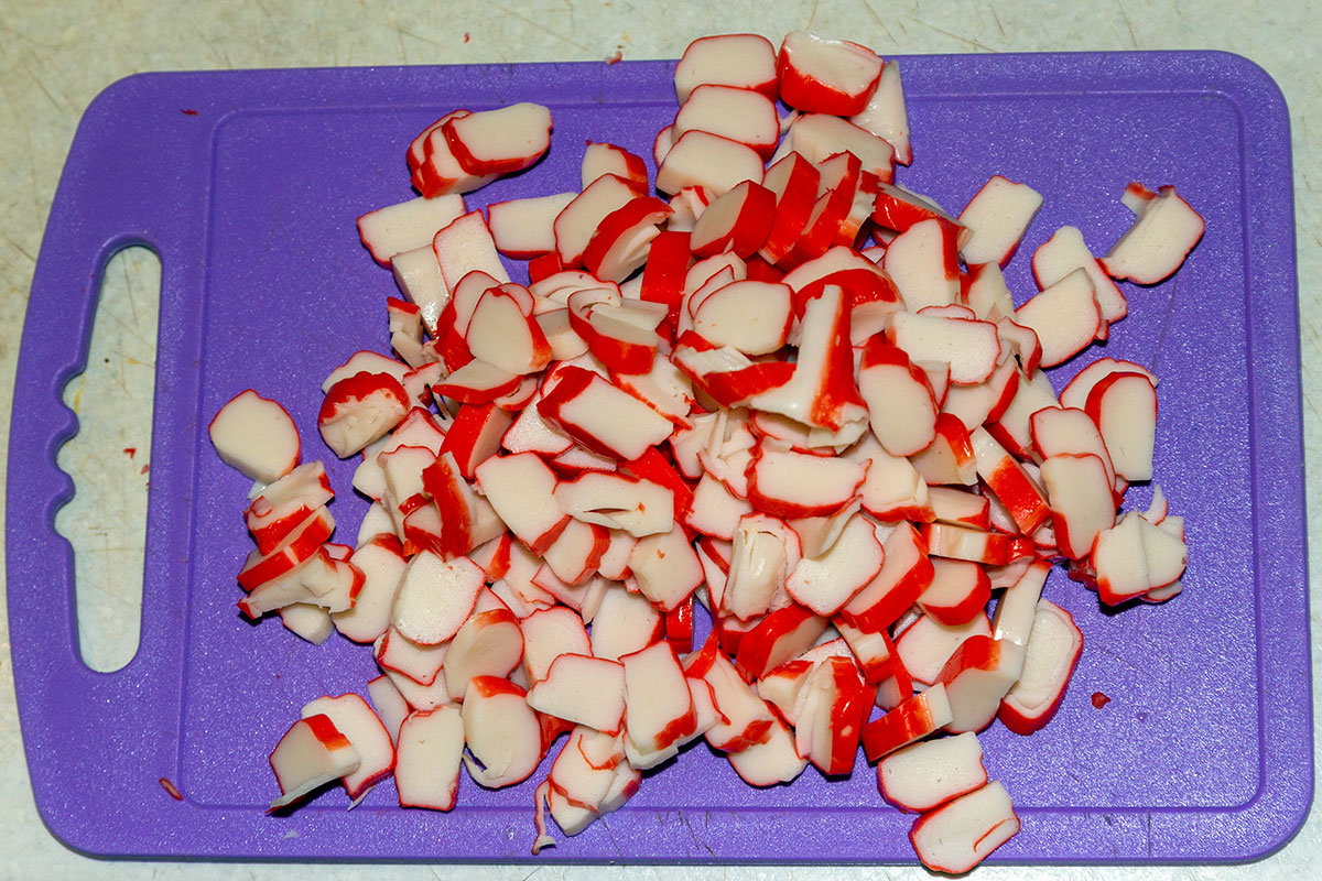 Порезанные крабовые палочки