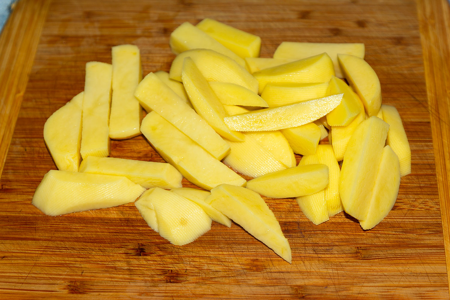 Нарезать картофель соломкой для рецепта