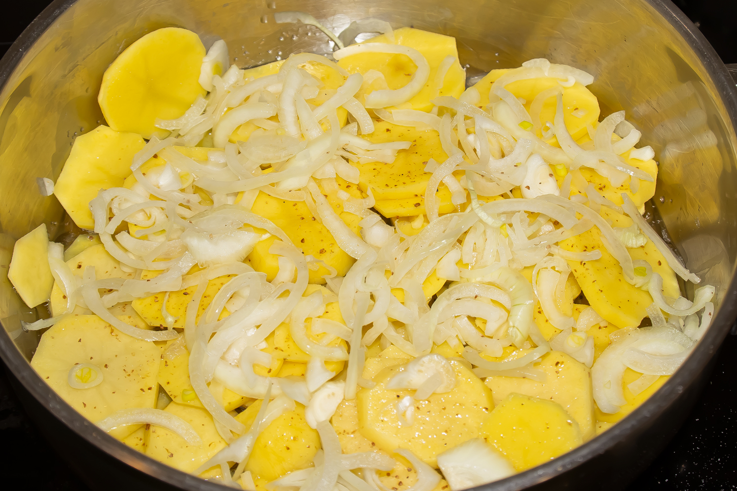 слой из лука и картофеля по рецепту Картошка по-лионски