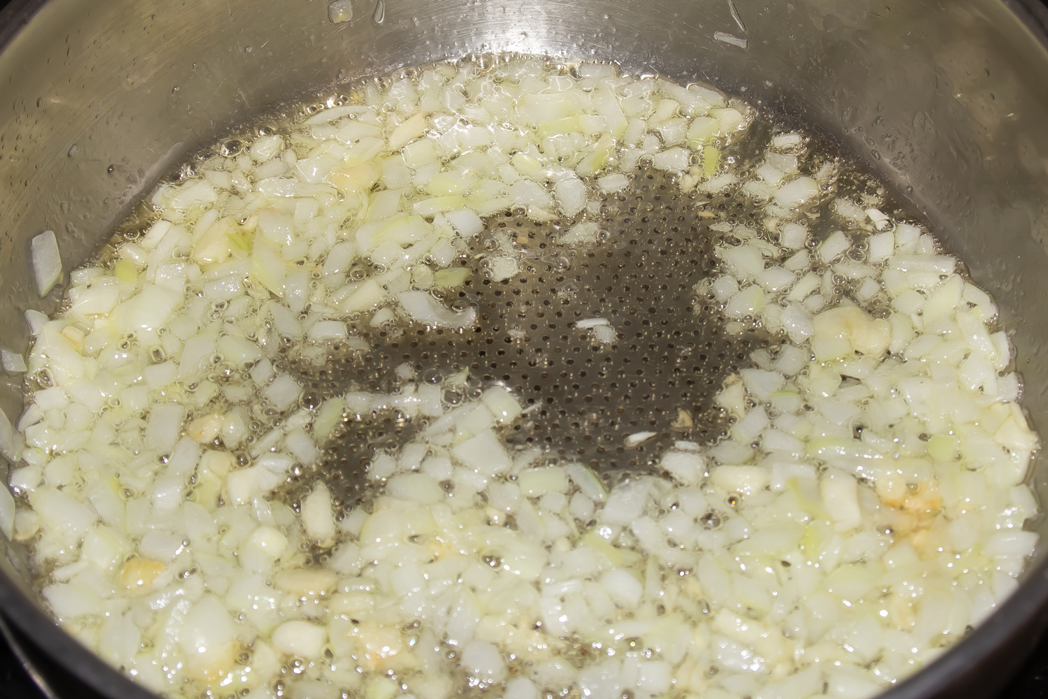 обжаренный лук по рецепту Тайский рис с креветками в ананасе