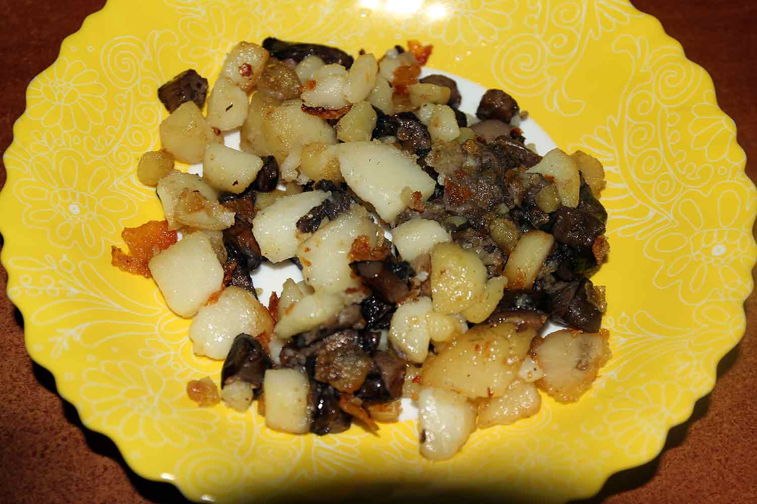 Картофель, жареный с грибами