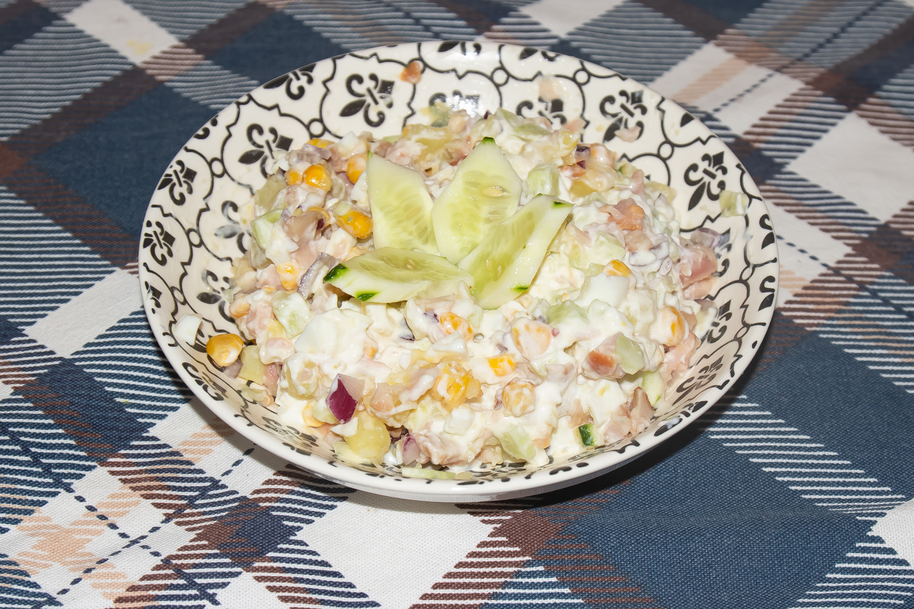 Салат "Оливье копченый"