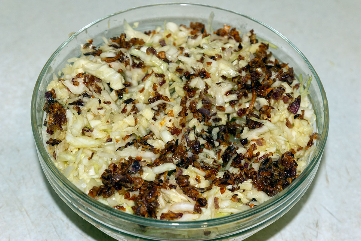 Капуста с чесноком и луком