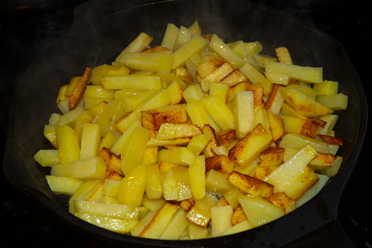 Обжариваем картофель