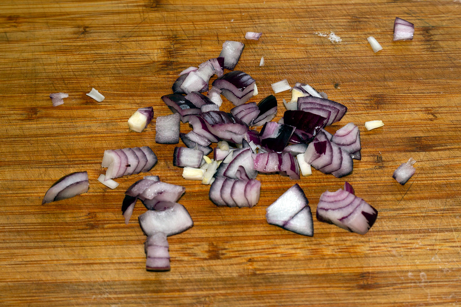 Нарезаем лук