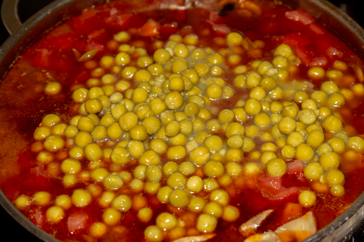 в мясо добавьте горошек по рецепту Антрекот по-клужски мясо в соусе и горошком по рецепту Антрекот по-клужски