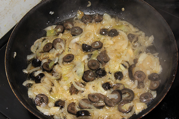 Лук с оливками