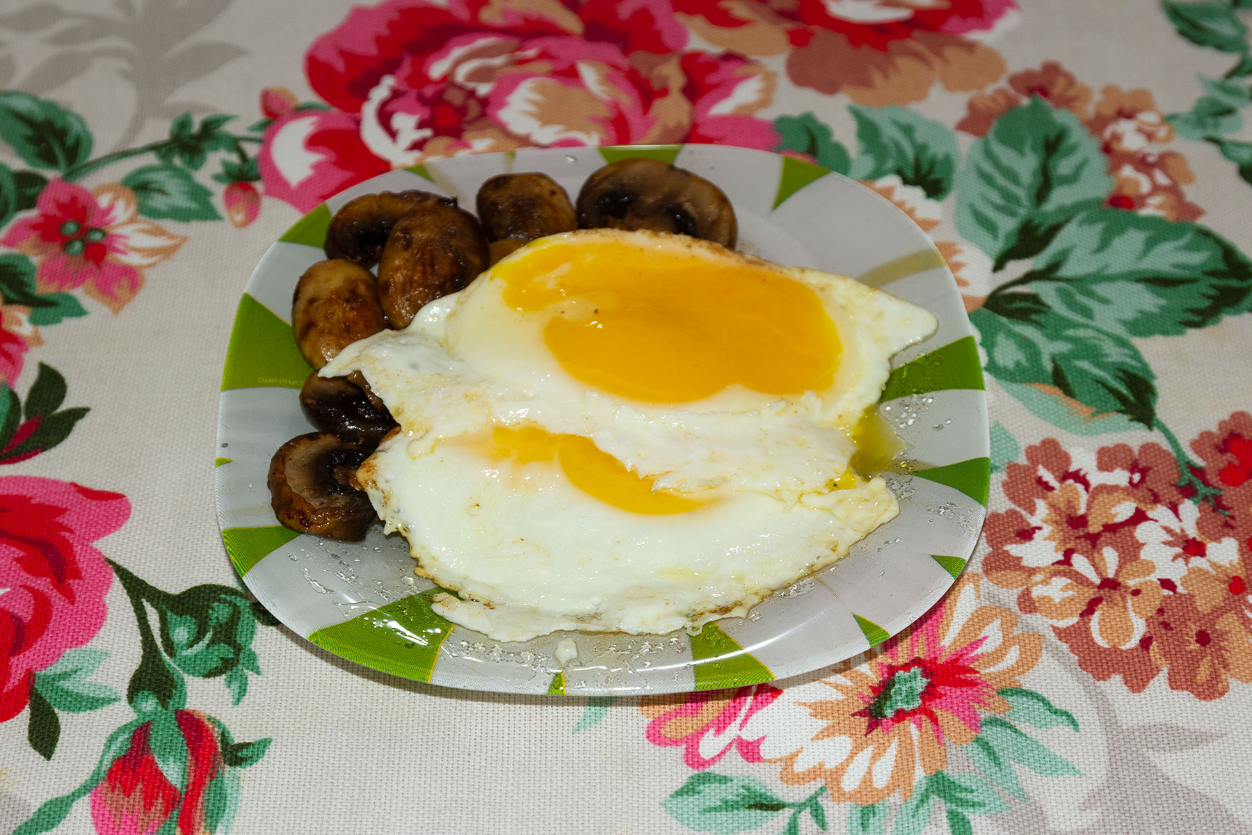 Яичница с шампиньонами