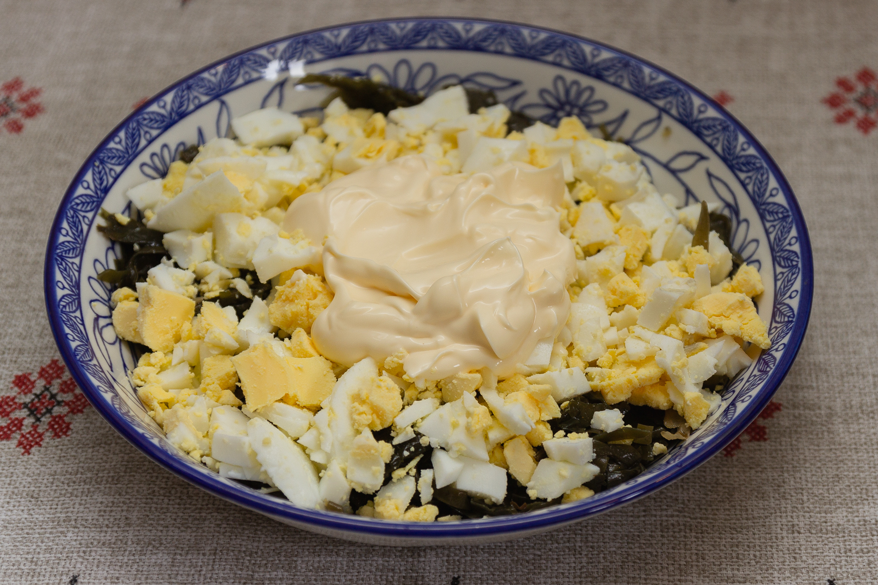 Фото к рецепту Морская капуста под майонезом Морская капуста под майонезом