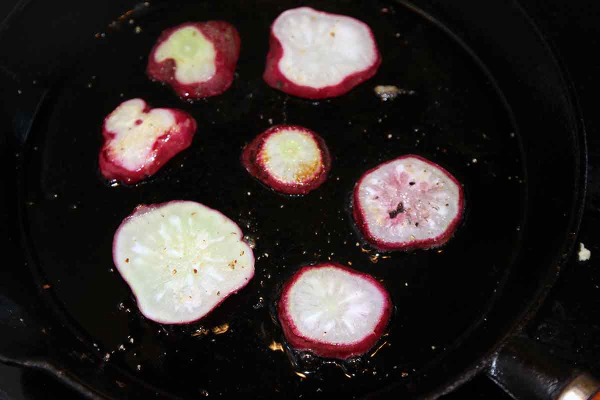 Обжариваем редис