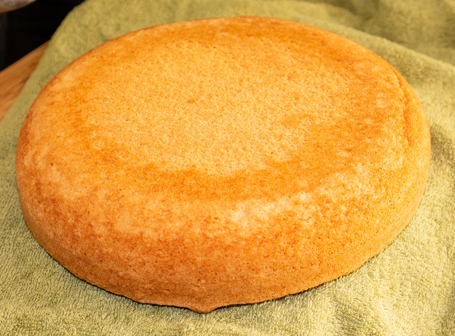 Готовый испеченный бисквит для торта Надежда