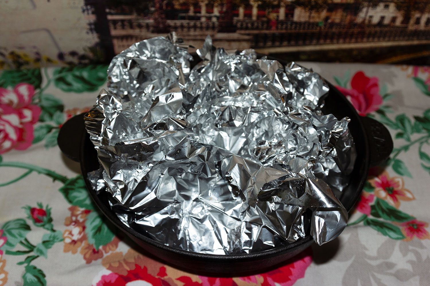 Шарики из фарша заворачиваем в фольгу для рецепта мясные шарики Подарочки