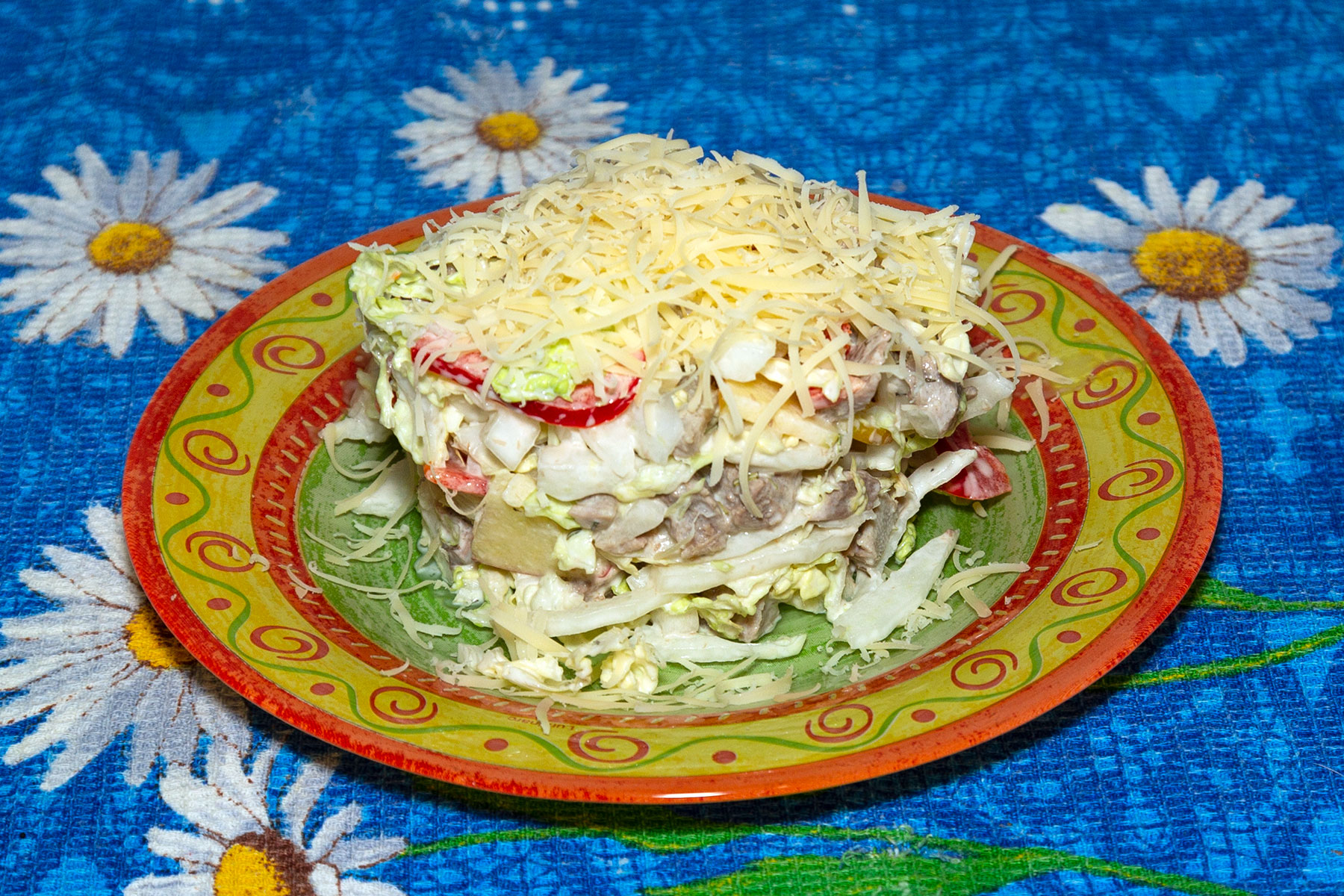 Фото к рецепту Салат с языком и пекинской капустой Салат с языком и пекинской капустой