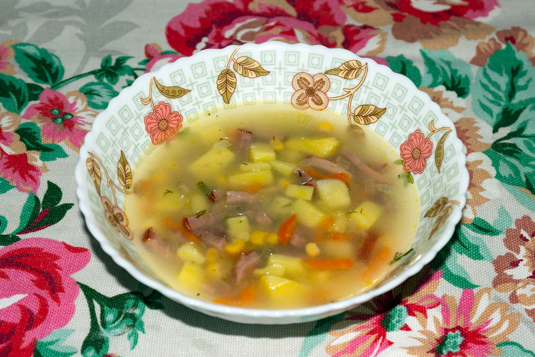 Фото к рецепту Суп картофельный с кукурузой Суп картофельный с кукурузой