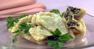Фото к рецепту Вареники с творогом и шпинатом Вареники с творогом и шпинатом