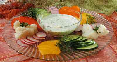 Овощное ассорти с соусом из авокадо