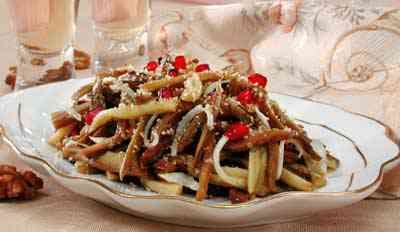 Печёные баклажаны с орехами