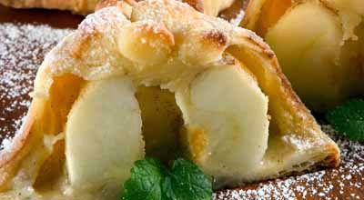 Яблоки в творожном тесте