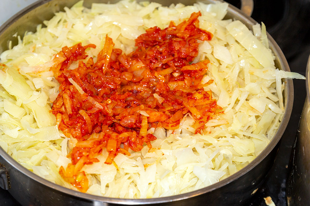 Капуста с томатной пастой и морковью Капуста с томатной пастой и морковью