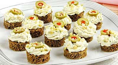 Канапе с сыром и оливками