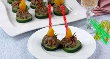 Огурцы с грибной начинкой