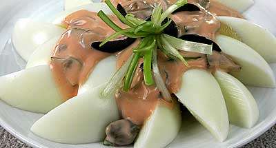 Яйца под острым соусом