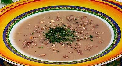 Суп-пюре из фасоли с орехами