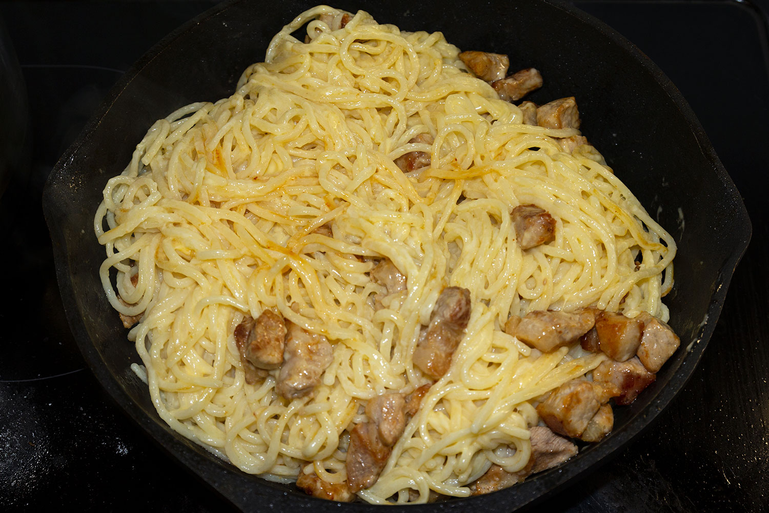 Спагетти а ля карбонара на сковороде