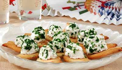 Деликатесная закуска на крекерах