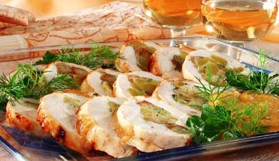 Рулет из индейки с овощной начинкой