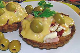 Фото к рецепту Тарталетки с беконом и грибами Тарталетки с беконом и грибами