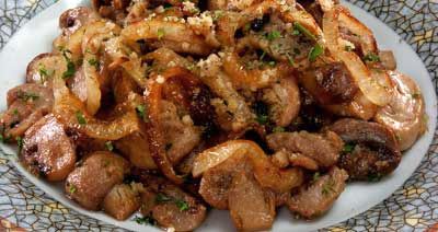 Фото к рецепту Грибы в собственном соку с орехами Грибы в собственном соку с орехами