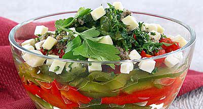 Фото к рецепту Салат из сладкого перца с брынзой Салат из сладкого перца с брынзой