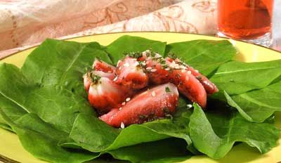 Фото к рецепту Шпинат с клубникой Шпинат с клубникой