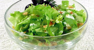Зелёный салат на простокваше