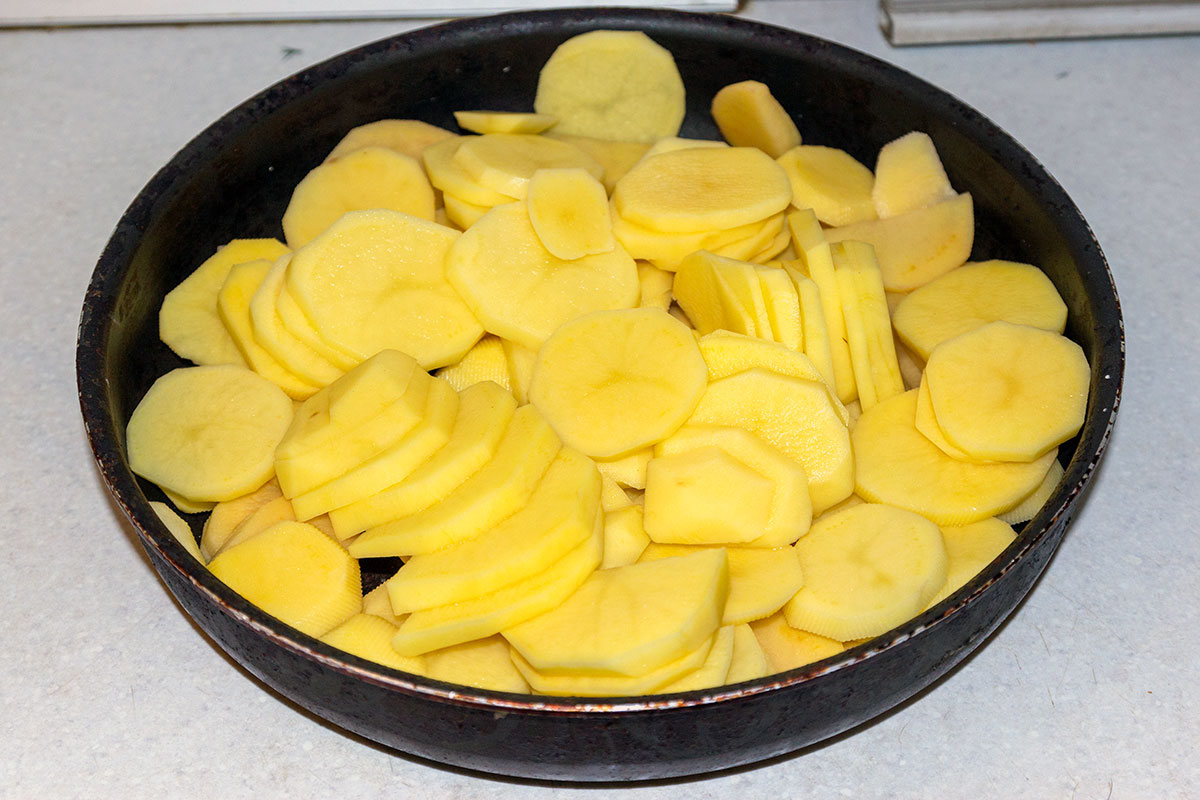 Порезаный картофель